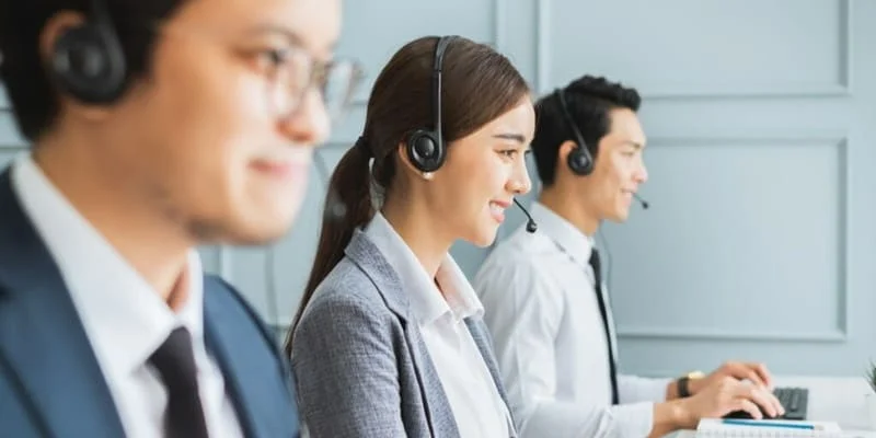 Liên Hệ Qua Hotline